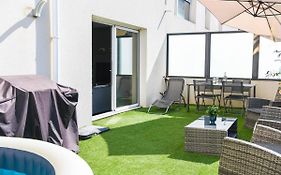 Superbe Appartement Avec Terrasse, Piscine & Parking Prive A Marseille